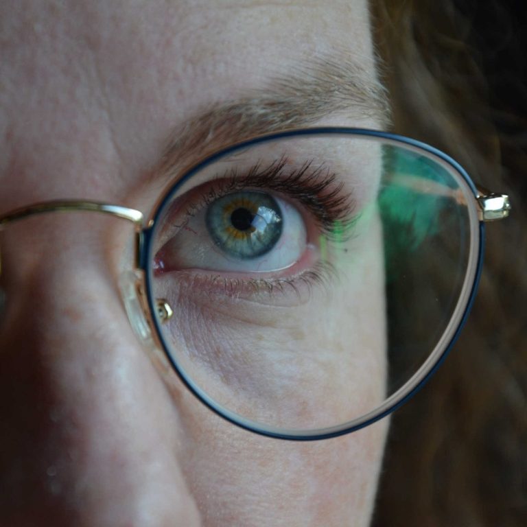 Symbol für EMDR-Therapie, Traumatherapie in Saarburg Nahaufnahme eines Auges als Symbol für EMDR-Therapie und Traumaverarbeitung in Saarburg